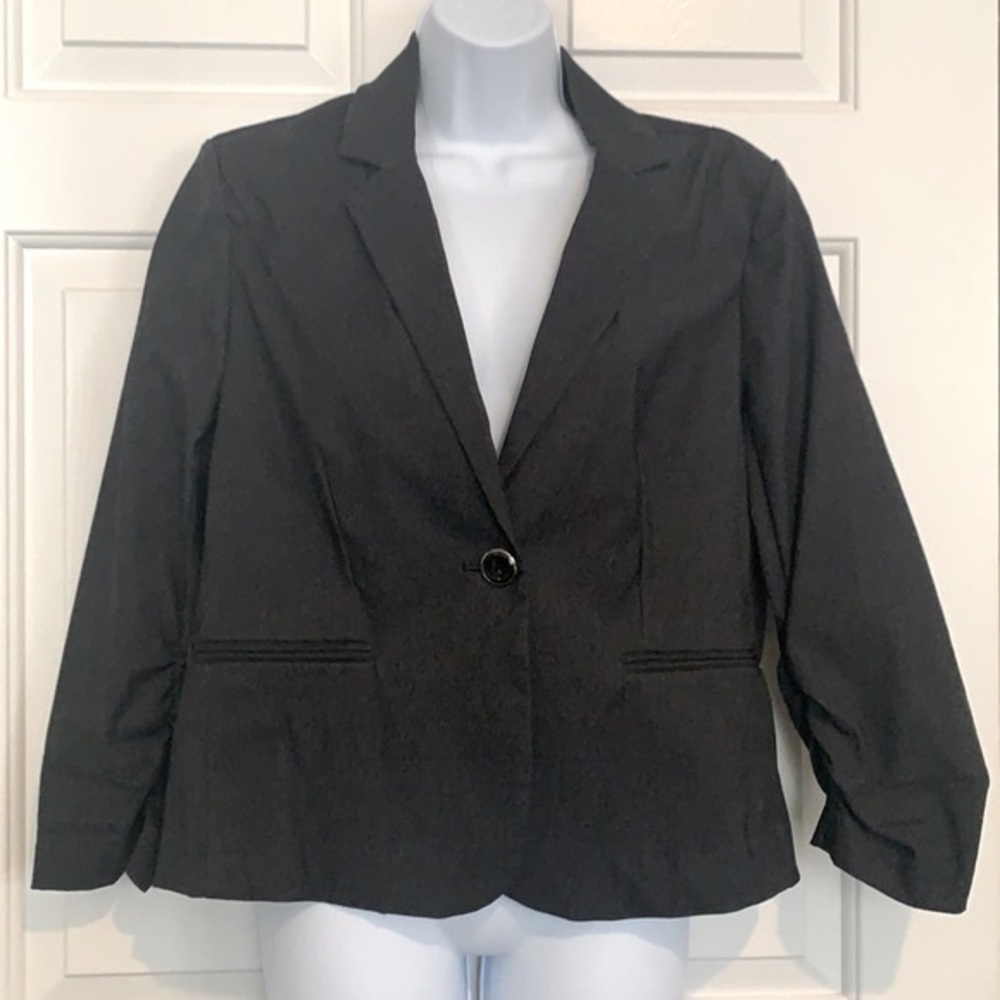 Linda Mathews 3/4 Sleeve Charcoal Blazer. Size L